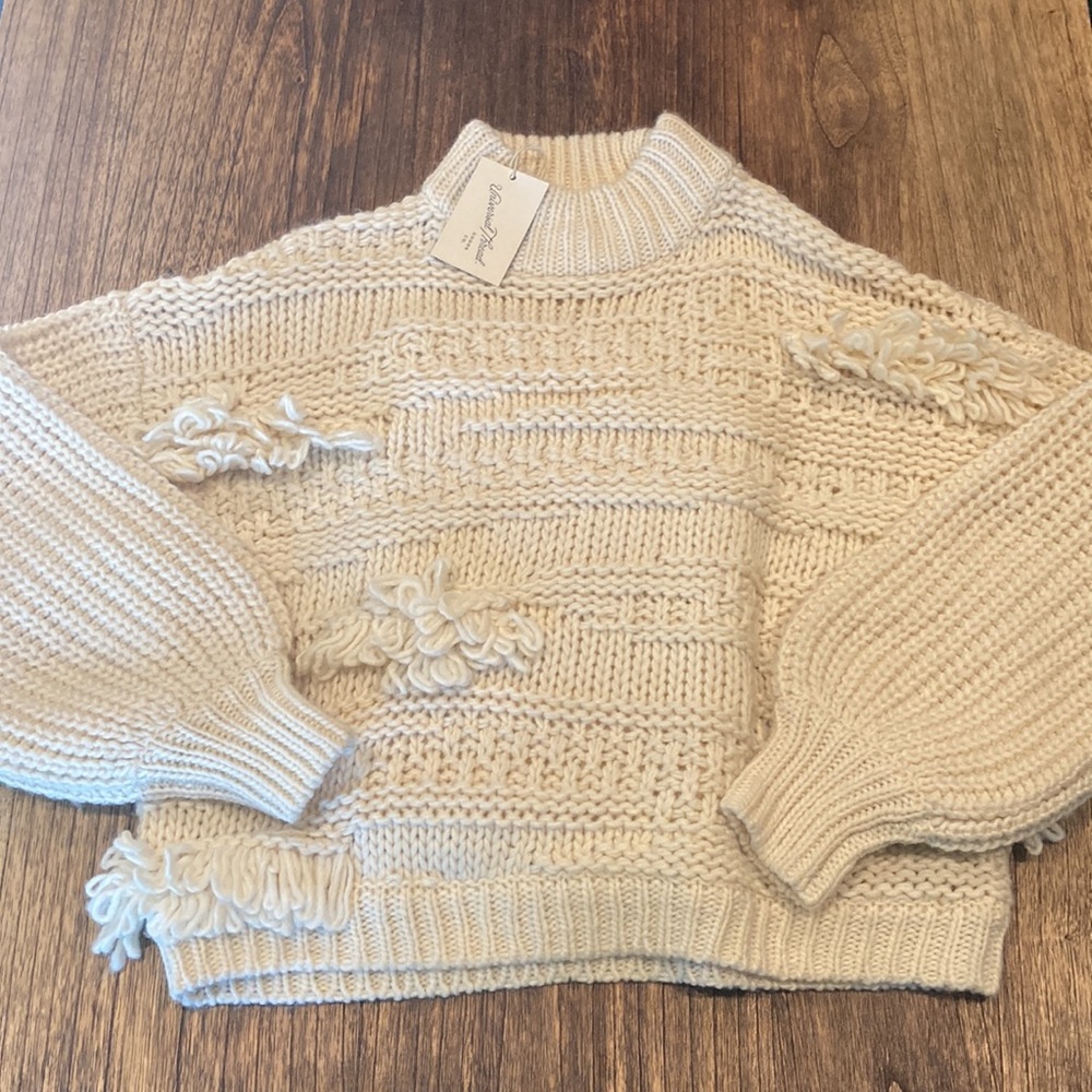 Universal thread sweater NWT - Picture 2 of 6